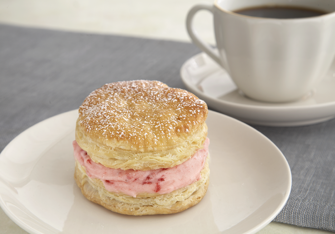 STRAWBERRY WHOOPIE PUFFS